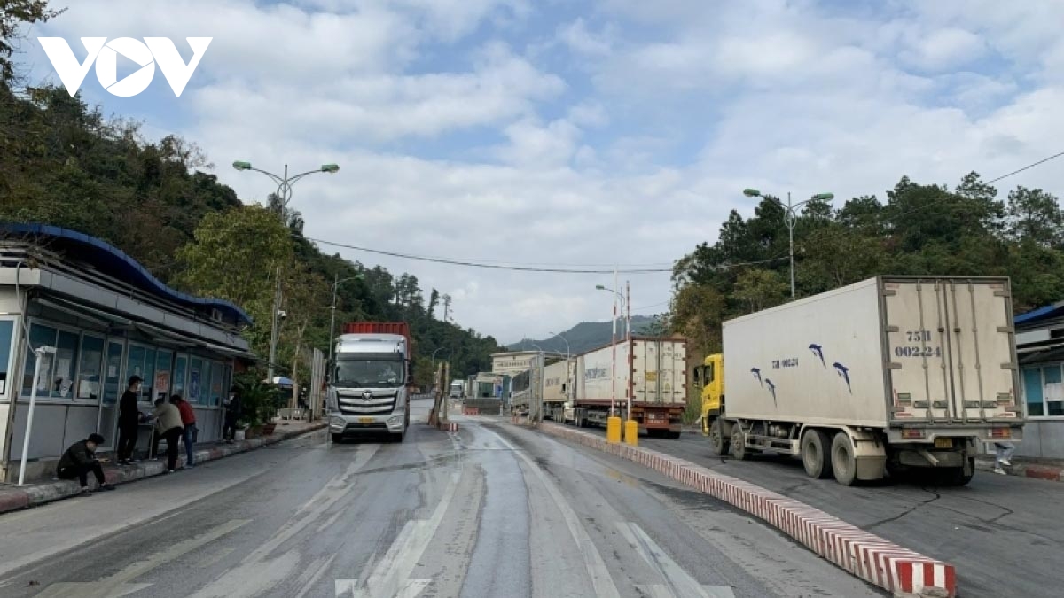 More container trucks cross border gates into China